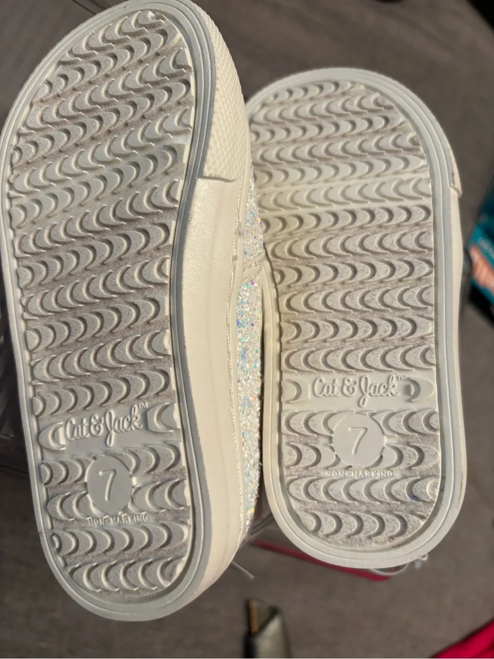 BACK TO SCHOOL K&J Kids' Glitter Slip-On Sneakers in Iridescent Sparkle  Size 7